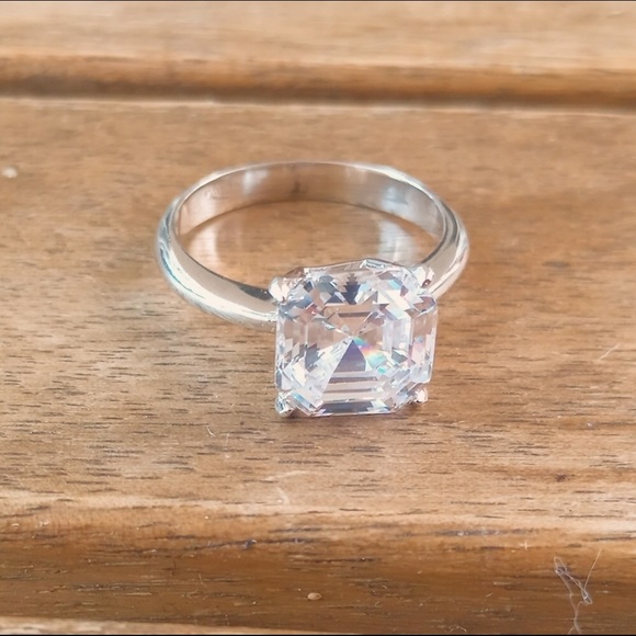 Asscher Cut Engagement Ring - Picture 6 of 8